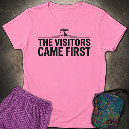 The Visittors Come First Czarne - The Visittors Come First Czarne Womens T-Shirt - Azalea