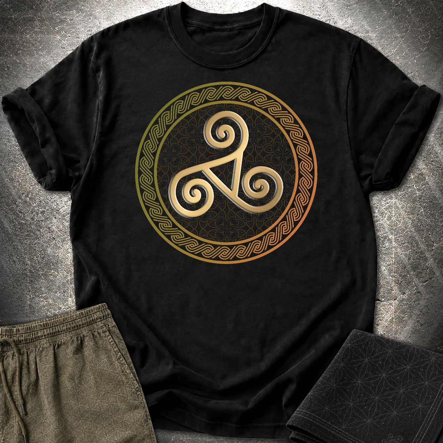 Celtic Triskelion T-Shirt - Celtic Triskelion T-Shirt - Black