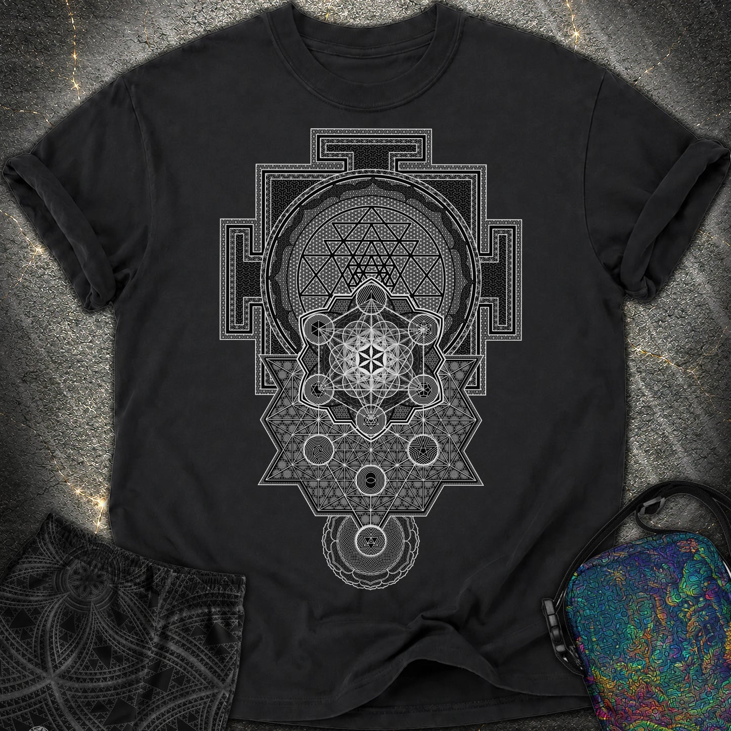 Sri Yantra Intricate Sacred Patterns - Sri Yantra Intricate Sacred Patterns Comfort T-Shirt - Black
