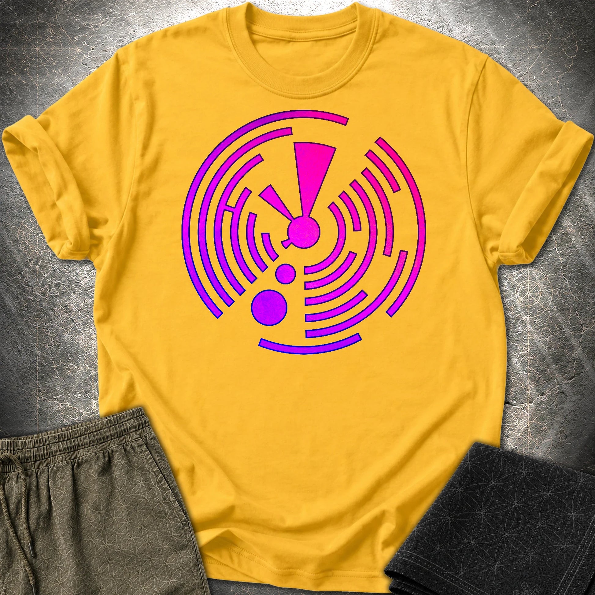Crop Circle Electric Pink T-Shirt - Crop Circle Electric Pink T-Shirt - Daisy