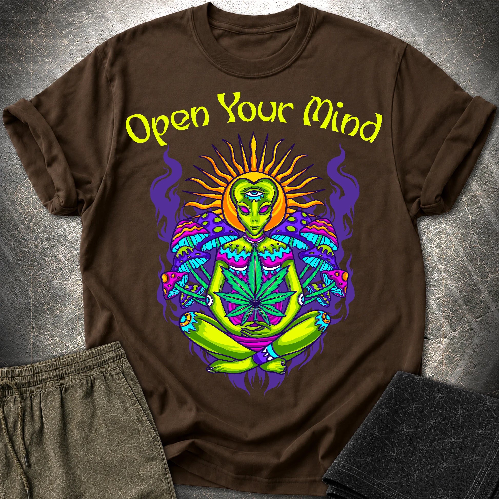 Open Your Mind Alien T-Shirt - Open Your Mind Alien T-Shirt - Dark Chocolate