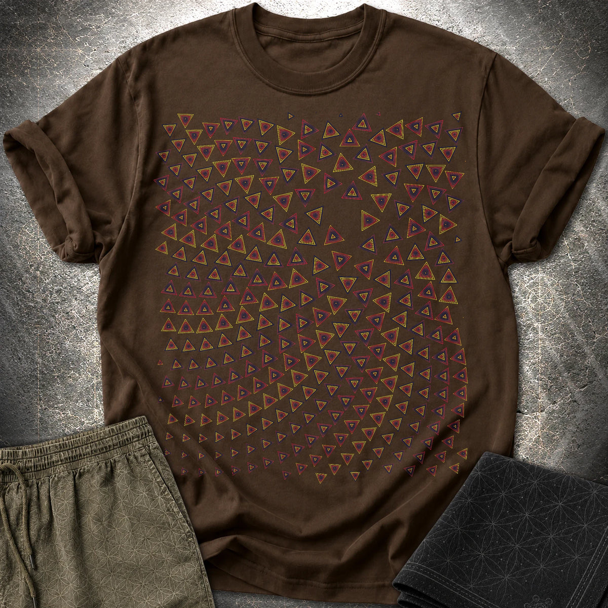 Psychedelic Triangle Optical Illusion Geometric Pattern T-Shirt - Psychedelic Triangle Optical Illusion Geometric Pattern T-Shirt - Dark Chocolate