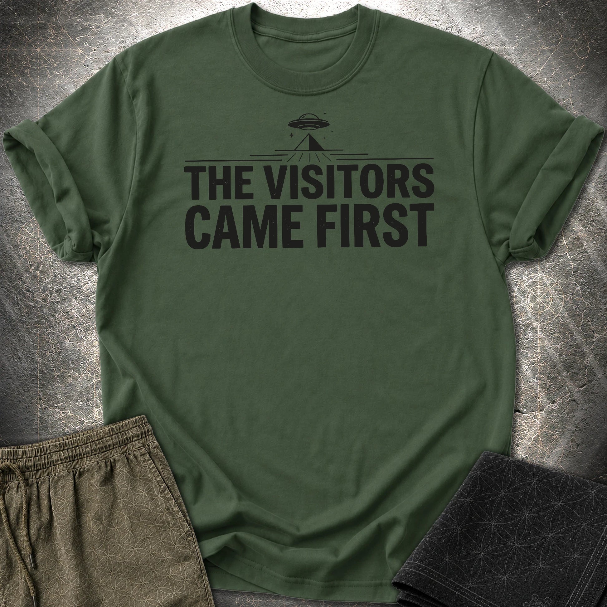 The Visittors Come First Czarne - The Visittors Come First Czarne T-Shirt - Forest Green