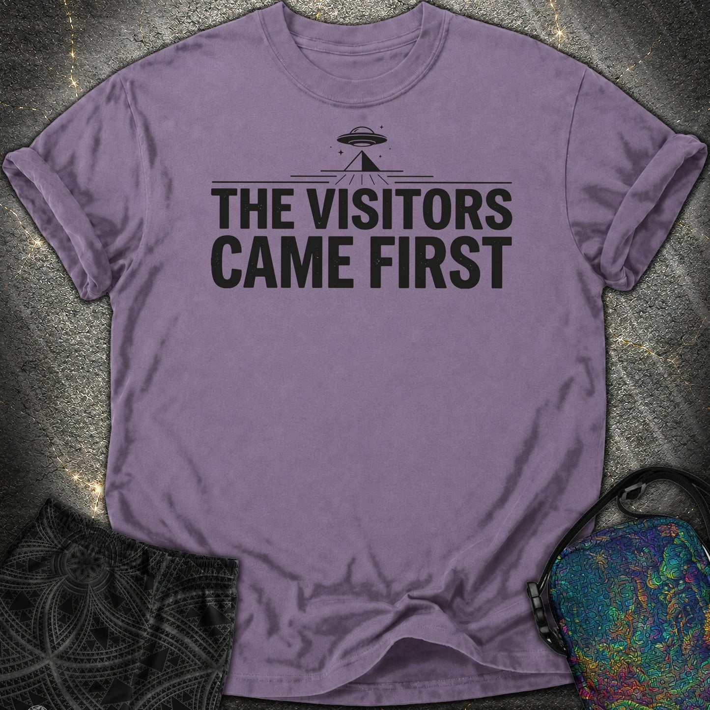The Visittors Come First Czarne - The Visittors Come First Czarne Comfort T-Shirt - Grape