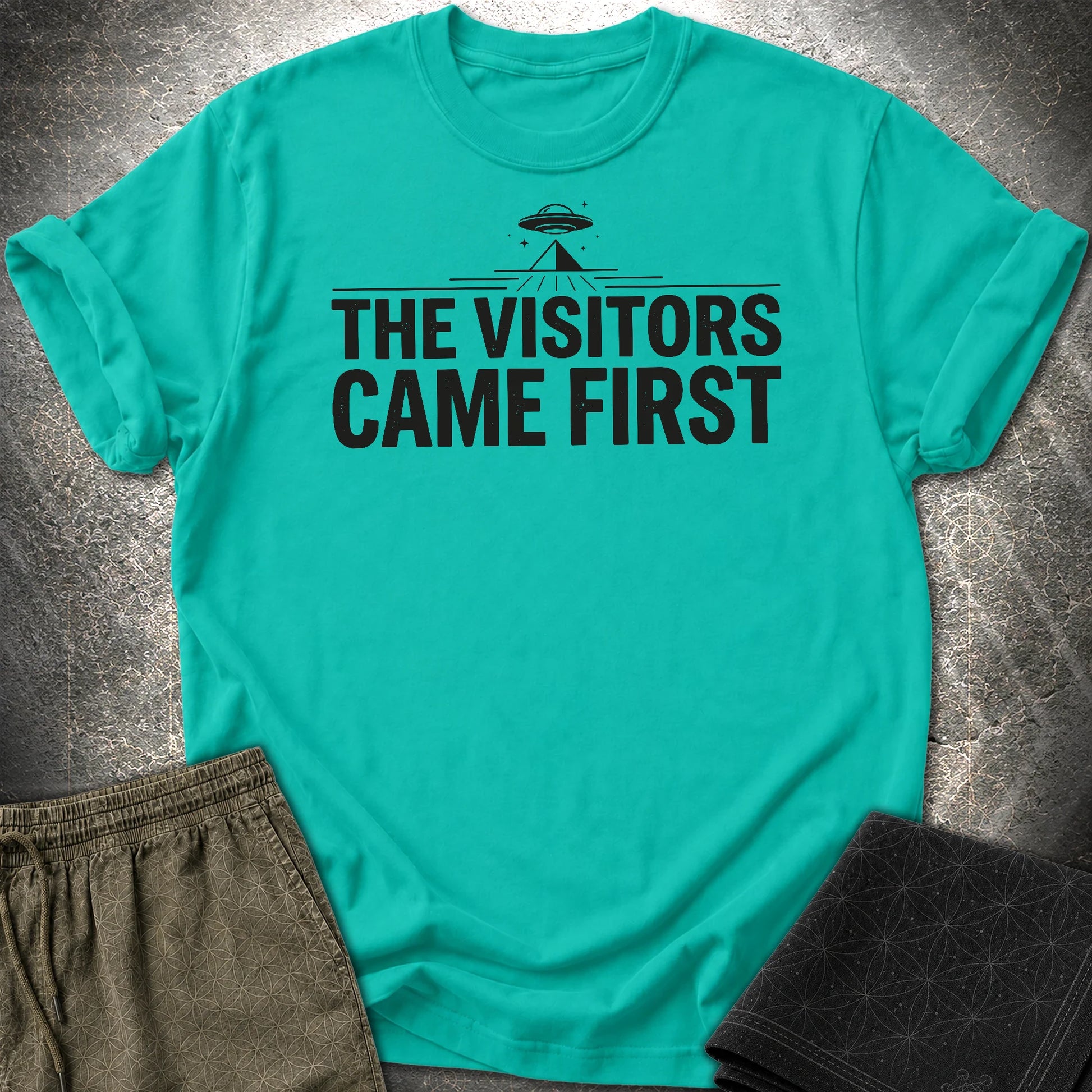 The Visittors Come First Czarne - The Visittors Come First Czarne T-Shirt - Jade Dome