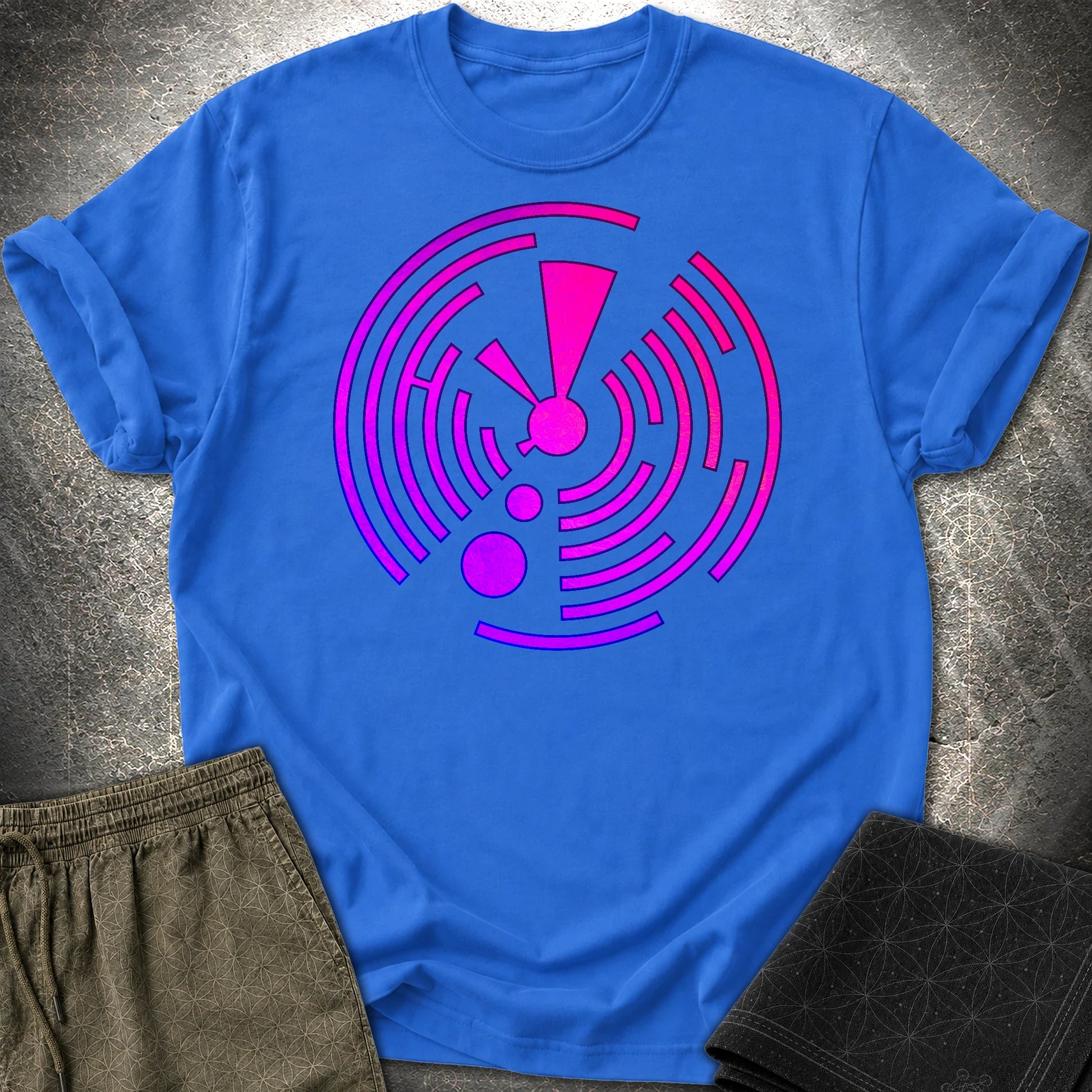 Crop Circle Electric Pink T-Shirt - Crop Circle Electric Pink T-Shirt - Royal