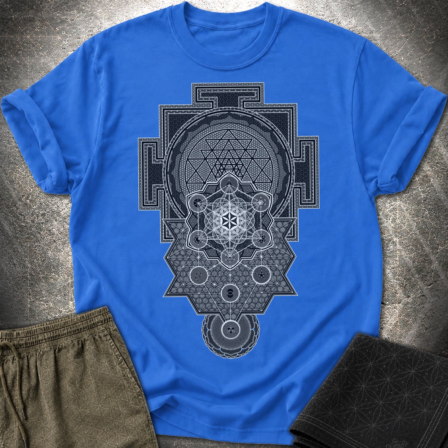 Sri Yantra Intricate Sacred Patterns - Sri Yantra Intricate Sacred Patterns T-Shirt - Royal