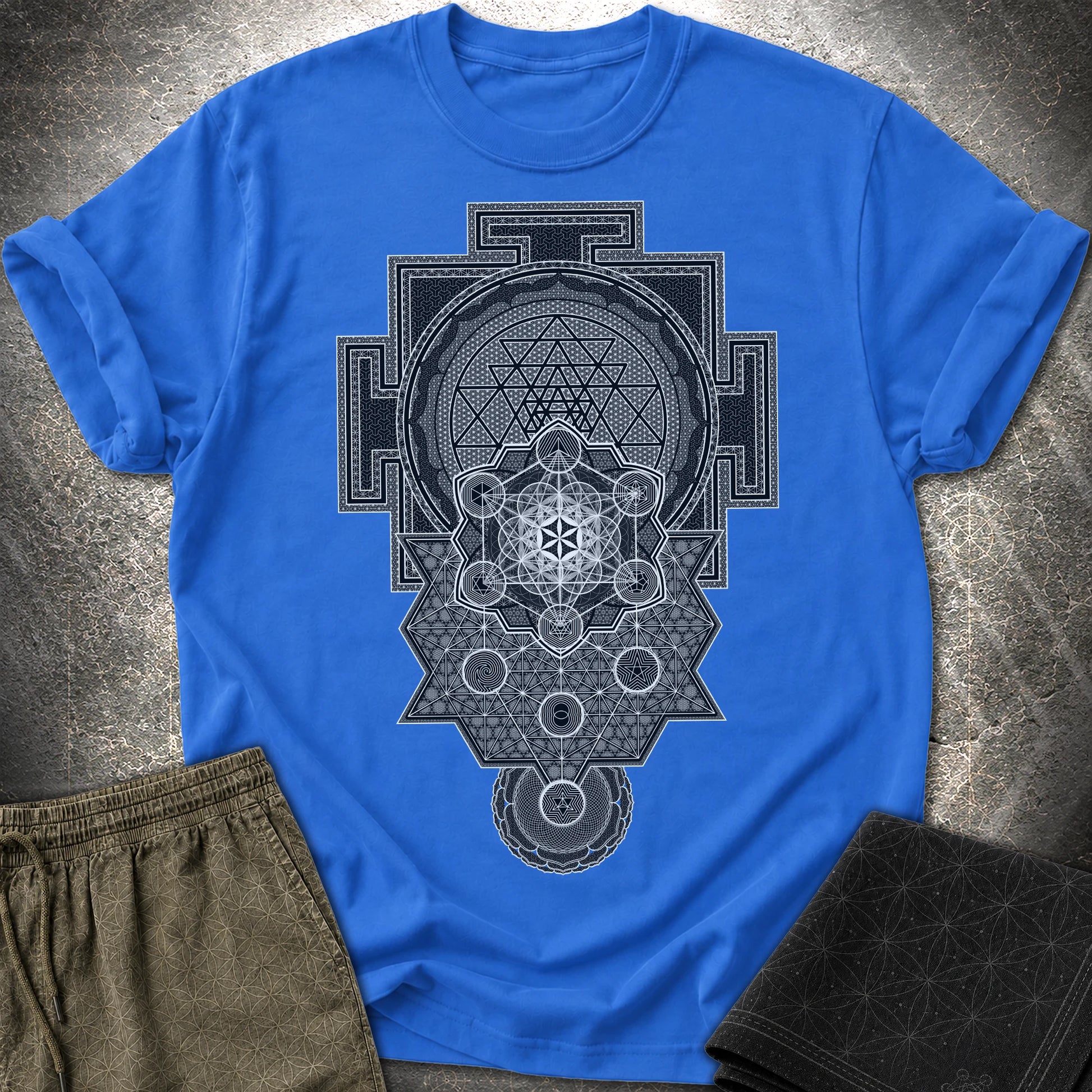 Sri Yantra Intricate Sacred Patterns - Sri Yantra Intricate Sacred Patterns T-Shirt - Royal