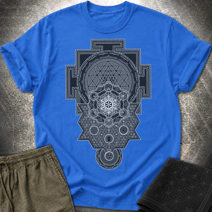 Sri Yantra Intricate Sacred Patterns - Sri Yantra Intricate Sacred Patterns T-Shirt - Royal