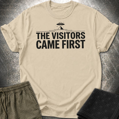 The Visittors Come First Czarne - The Visittors Come First Czarne T-Shirt - Sand