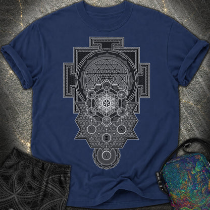 Sri Yantra Intricate Sacred Patterns - Sri Yantra Intricate Sacred Patterns Comfort T-Shirt - True Navy