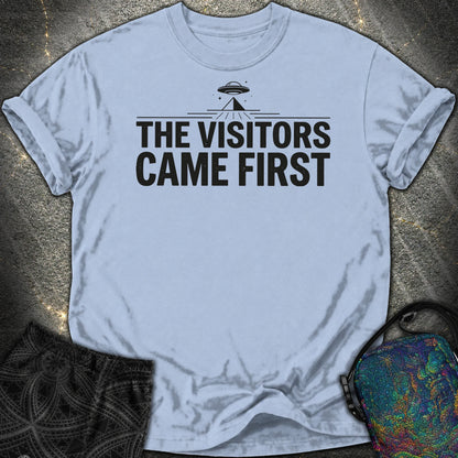 The Visittors Come First Czarne - The Visittors Come First Czarne Comfort T-Shirt - Washed Denim