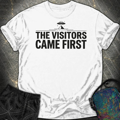 The Visittors Come First Czarne - The Visittors Come First Czarne Comfort T-Shirt - White