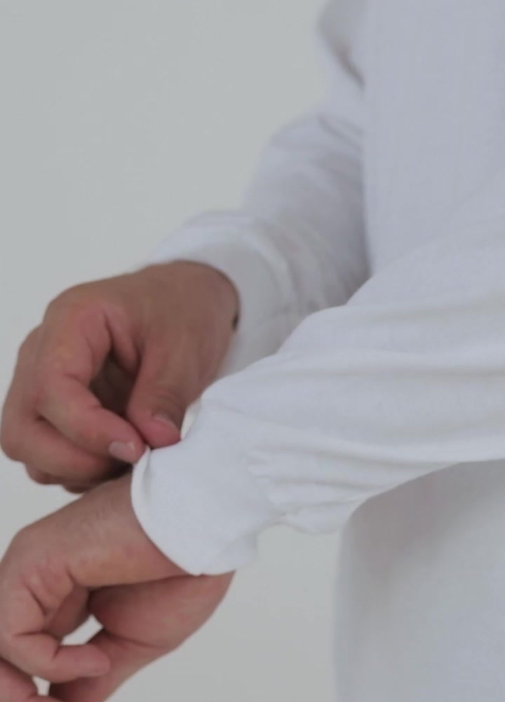 Gildan 2400 ribbed cuff & sleeve finishing on a white, unprinted garment