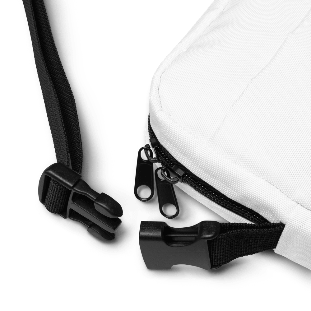 Crossbody construction: Strap clips & two-way zip