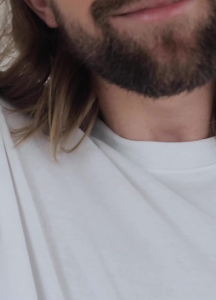 Gildan 2400 neckline & stitching on a white, unprinted garment